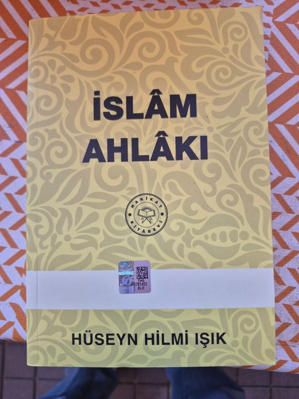 İslam ahlakı kapak görseli