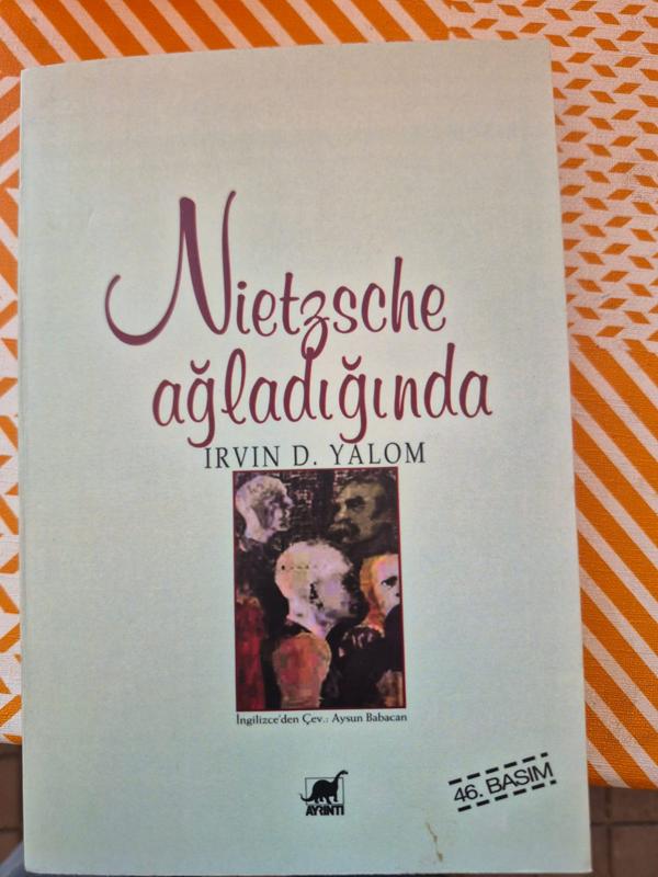 Nietzsche ağladığında kapak görseli